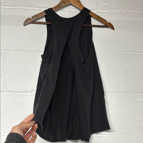 lululemon athletica Tops - Lululemon open tie back tank top
